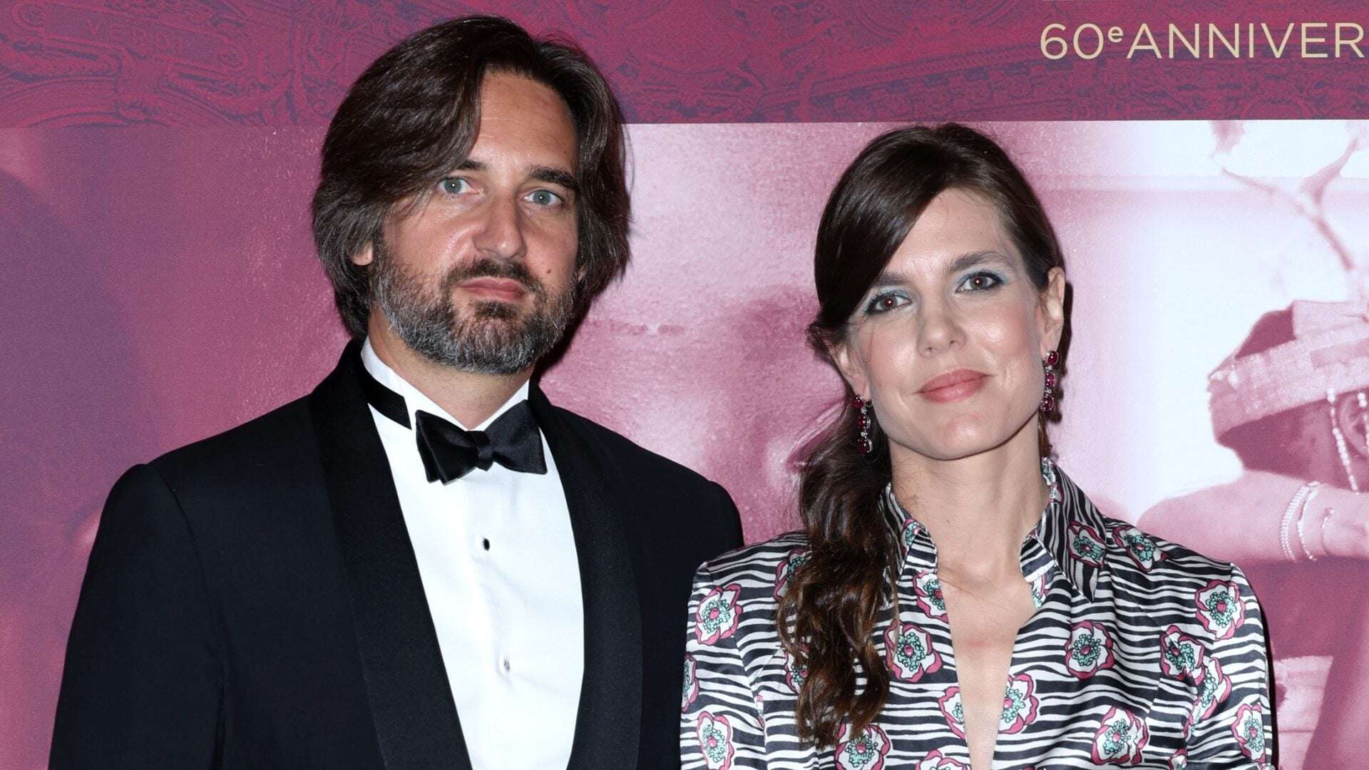 Charlotte Casiraghi, il suo autunno è floreale: per la cena di gala sceglie l’abito chemisier