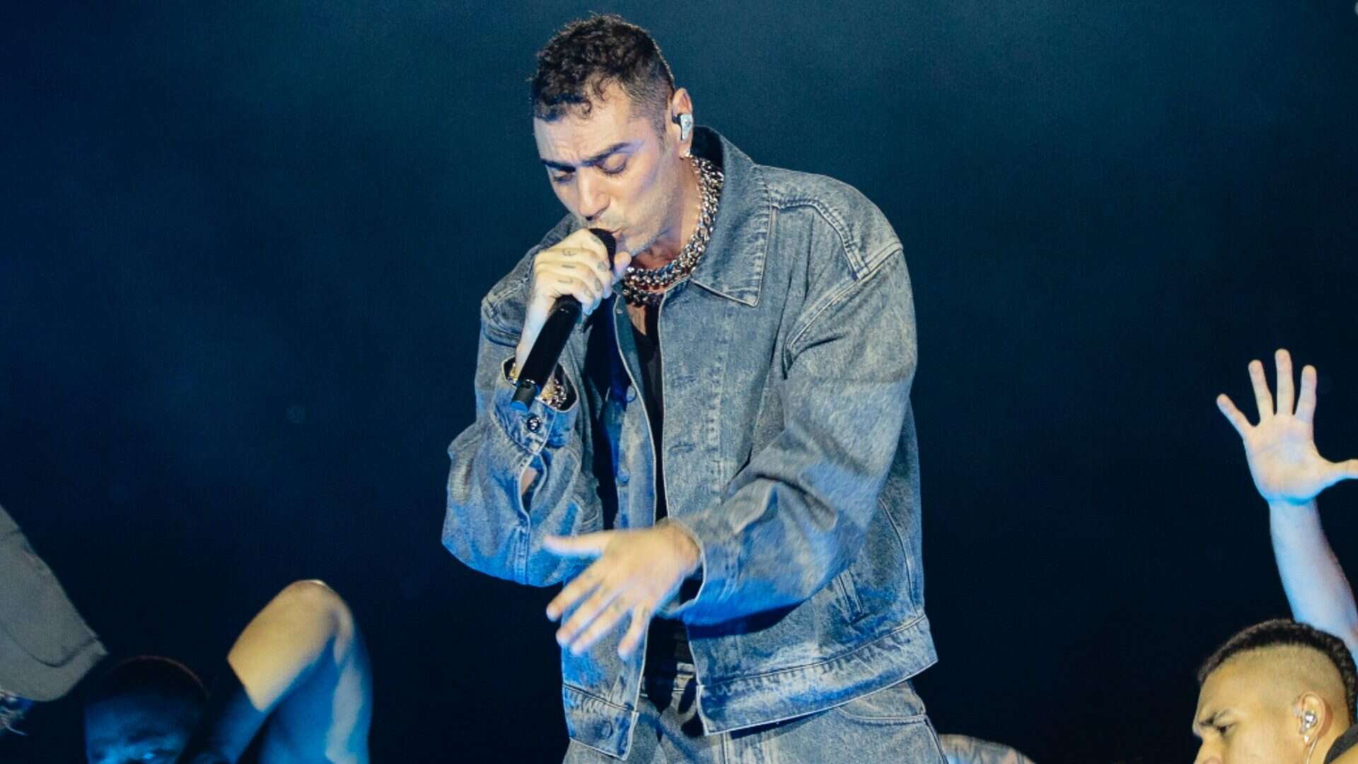 Marrageddon, i look degli artisti per la prima tappa: Mahmood con la gonna, Lazza in stile college