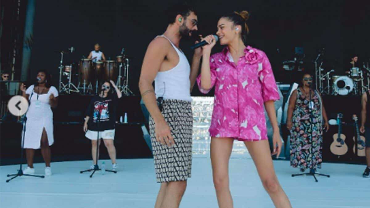 Elodie al Circo Massimo con Marco Mengoni: prove sul palco in total pink col completo floreale