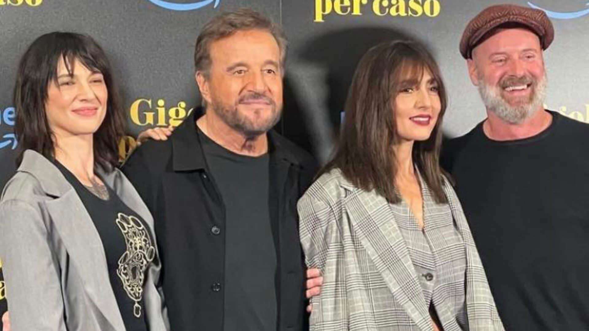 Ambra Angiolini e Asia Argento insieme per lanciare Gigolò per caso: vestono coordinate coi tailleur