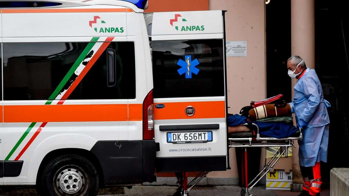 Incidente sul lavoro a Rodano, operaio precipita da un'impalcatura: è gravissimo