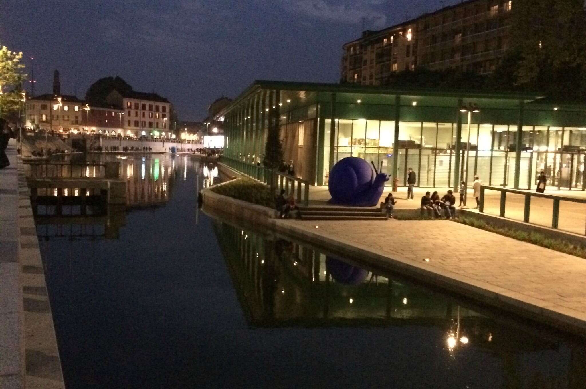 Ragazzo di 20 anni cade in acqua sui Navigli a Milano e muore, recuperato dopo diverse ore