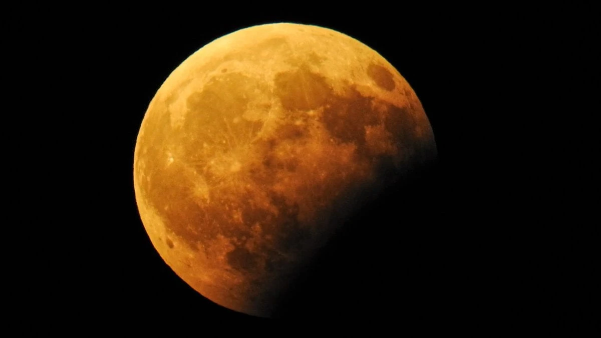 Eclissi lunare parziale e Luna Piena oggi 28 ottobre 2023: a che ora e dove vederla dall’Italia