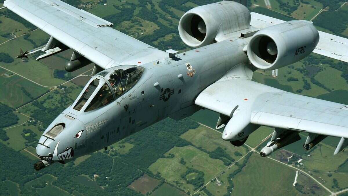 Cosa sono gli A-10, i “carri armati dei cieli” inviati dagli USA per la crisi in Medio Oriente