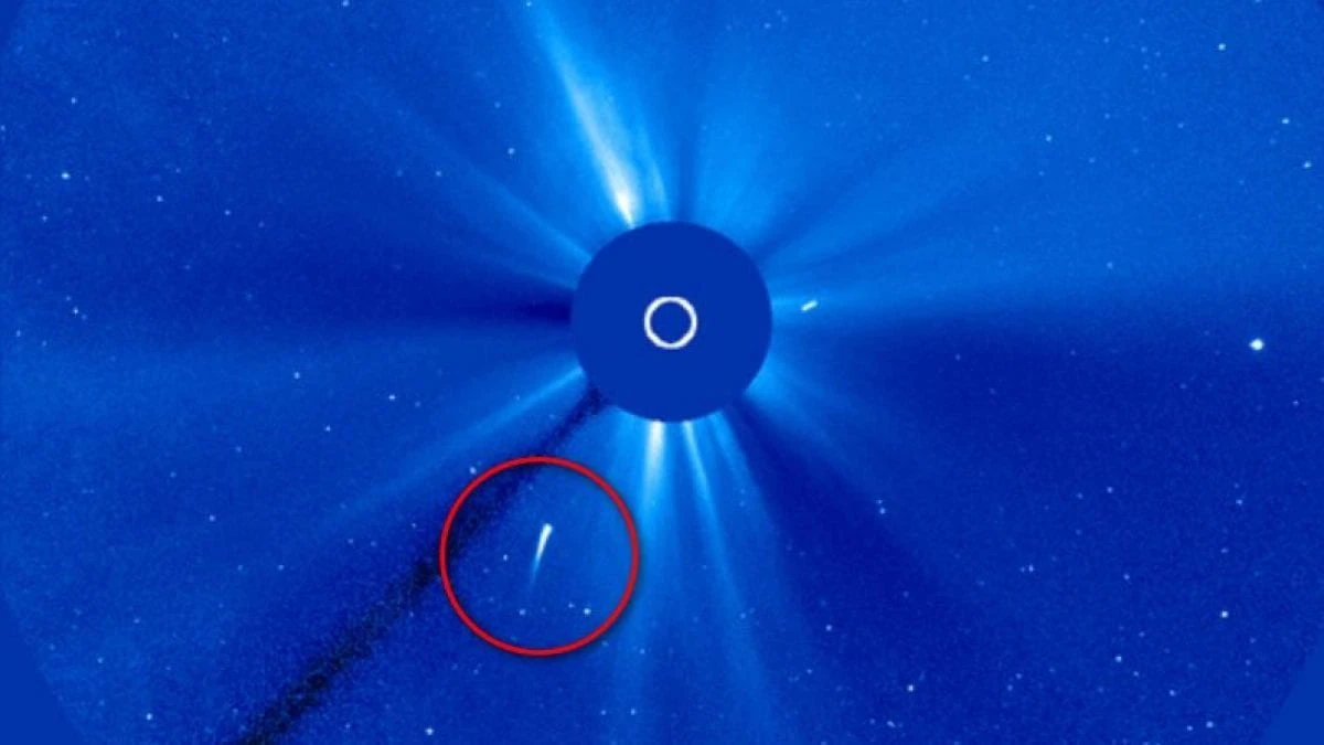Una cometa “kamikaze” si è schiantata contro il Sole: le immagini spettacolari