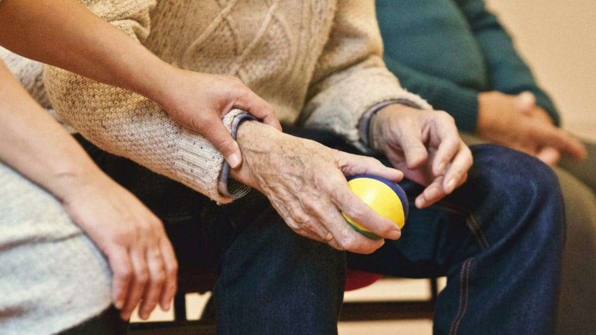 Identificato un uomo protetto dall’Alzheimer grazie a una mutazione: speranze per nuove terapie