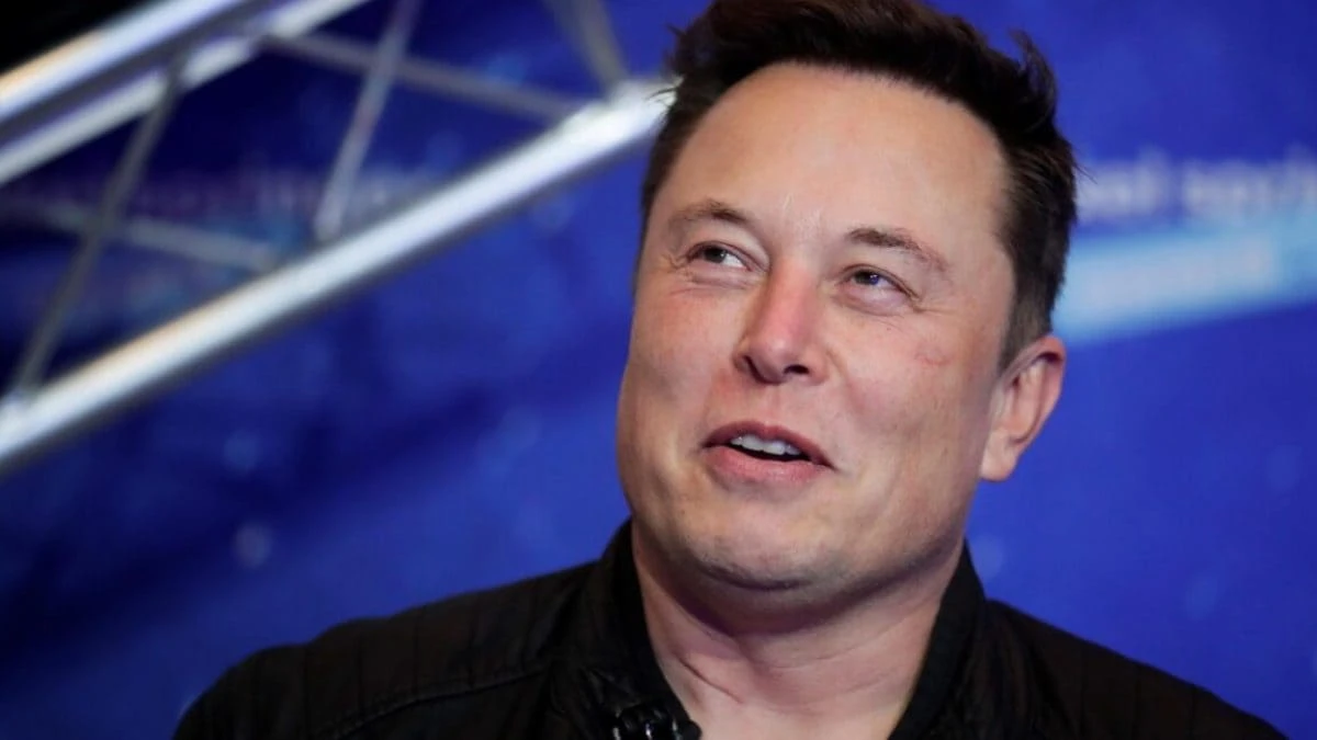 Elon Musk ha ridato l’account a uno dei più pericolosi complottisti di internet