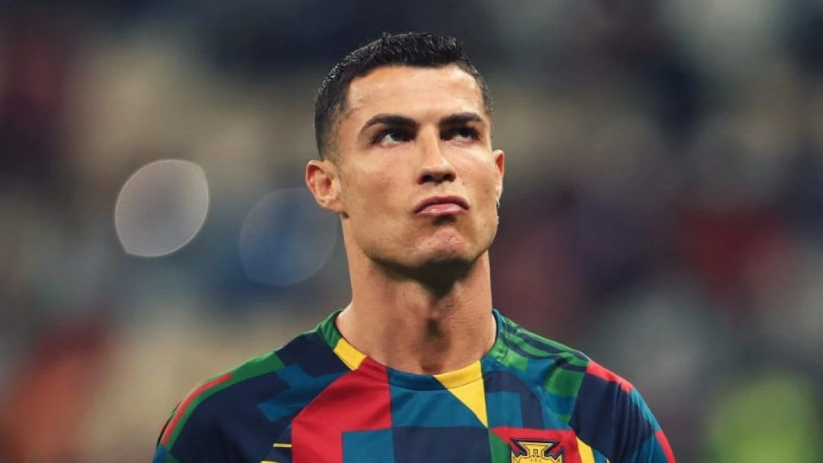 Cristiano Ronaldo nei guai per 7 figurine: “Vogliamo un risarcimento da un 1 miliardo di dollari”