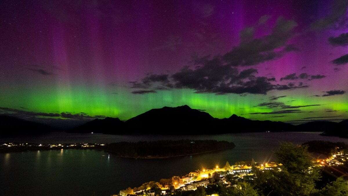 Meravigliose e insolite aurore polari in Nuova Zelanda: cosa sta succedendo