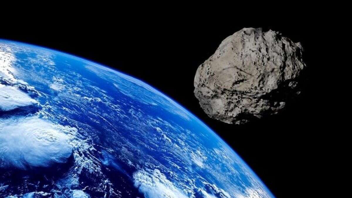 Asteroide grande come un aereo “sorvolerà” la Terra oggi pomeriggio