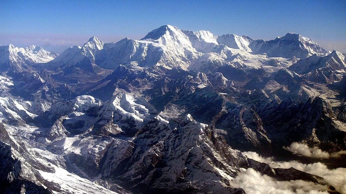 Ghiacciai dell’Himalaya controcorrente, un “fenomeno inaspettato” li protegge dal riscaldamento globale