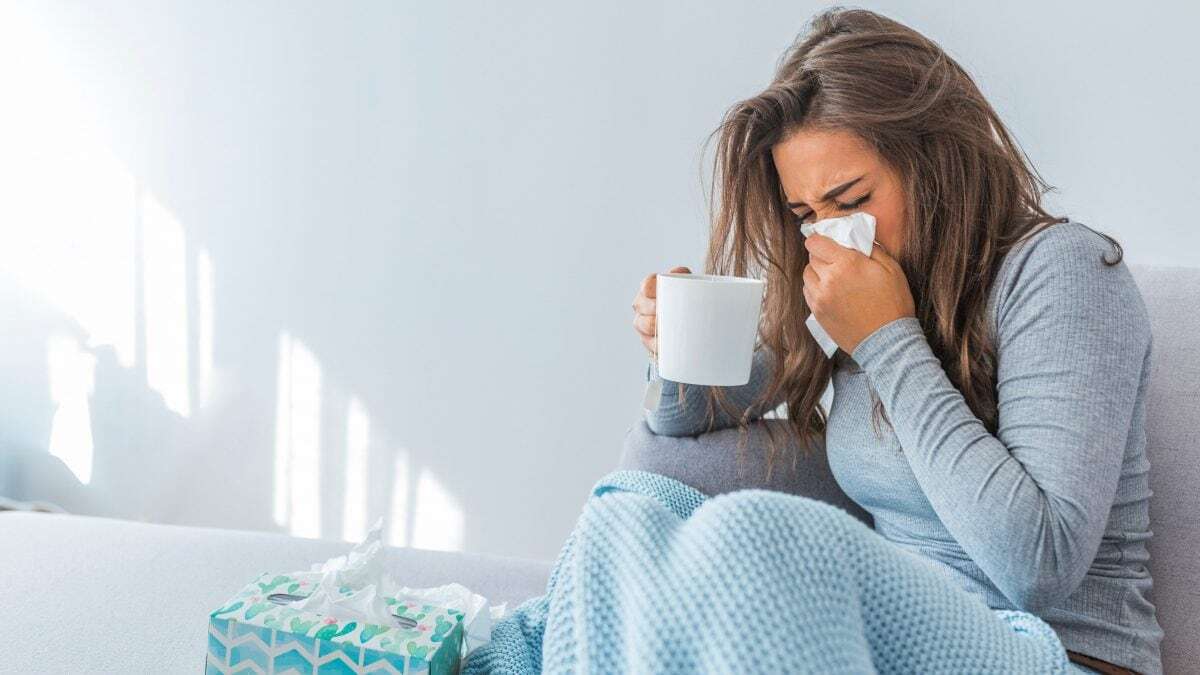 Influenza, Covid o raffreddore: esperta spiega come comportarsi con i sintomi respiratori