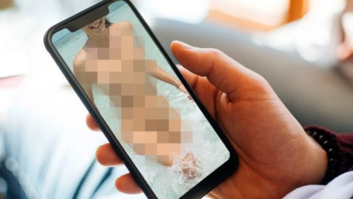 “Mi chiamano centinaia di genitori, anche le loro figlie sono state spogliate con un’app”