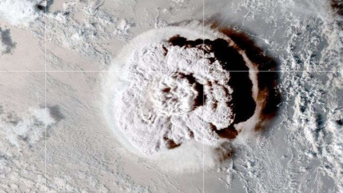 La devastante eruzione del vulcano di Tonga ha avuto un altro effetto incredibile: ha eroso l’ozono