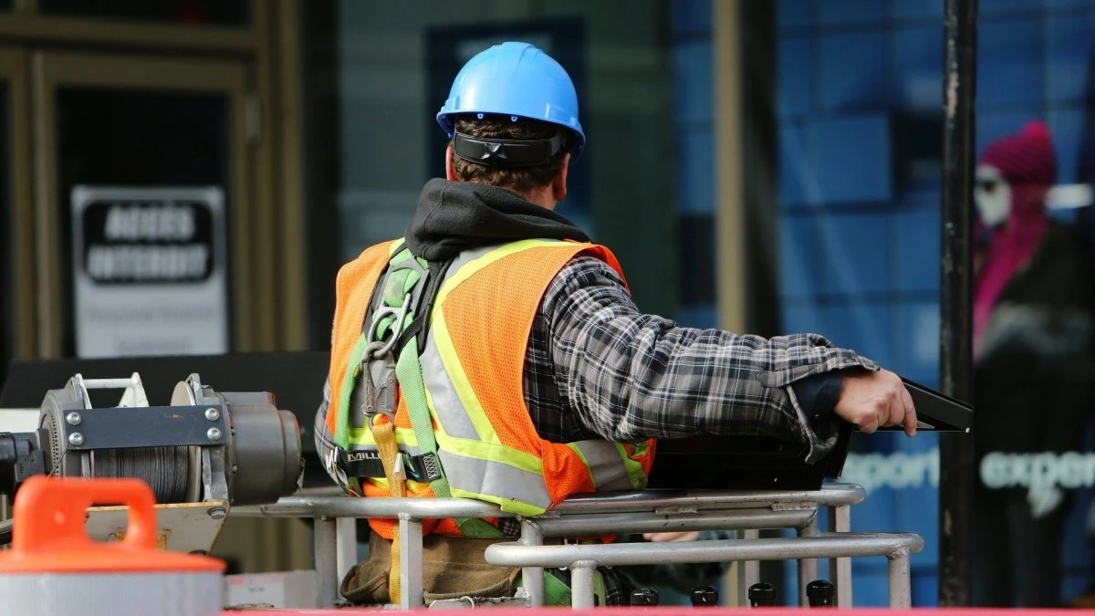 Operaio si sente male e muore mentre lavora in un cantiere edile