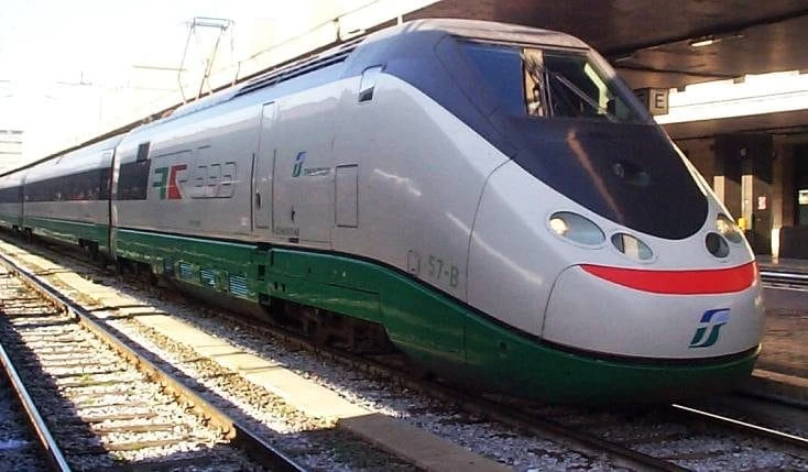 Alta velocità, ritardi fino a un'ora tra Napoli, Salerno e Roma: guasto sulla linea a Casoria