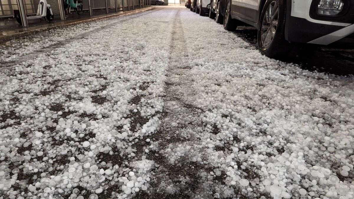 Maltempo in Lombardia: una tempesta di fulmini e grandine colpisce Milano