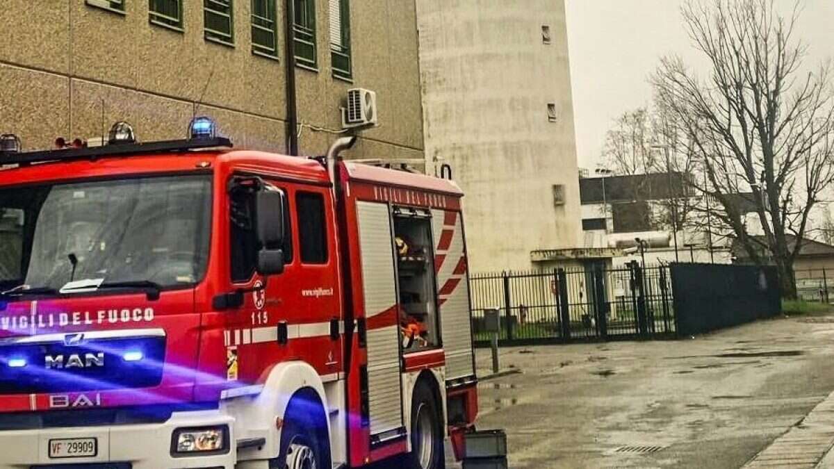 Scoppia un incendio al Nodo Telecomunicazioni Tim nel Milanese: a fuoco le batterie-tampone