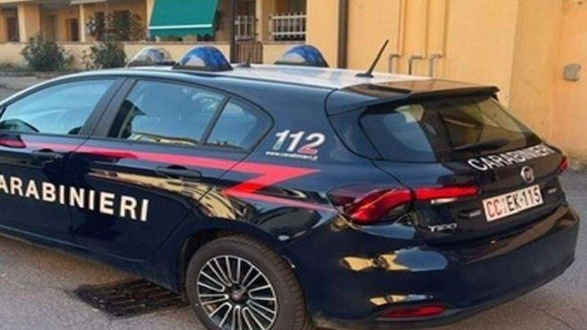 Evade dai domiciliari e si fa arrestare: 