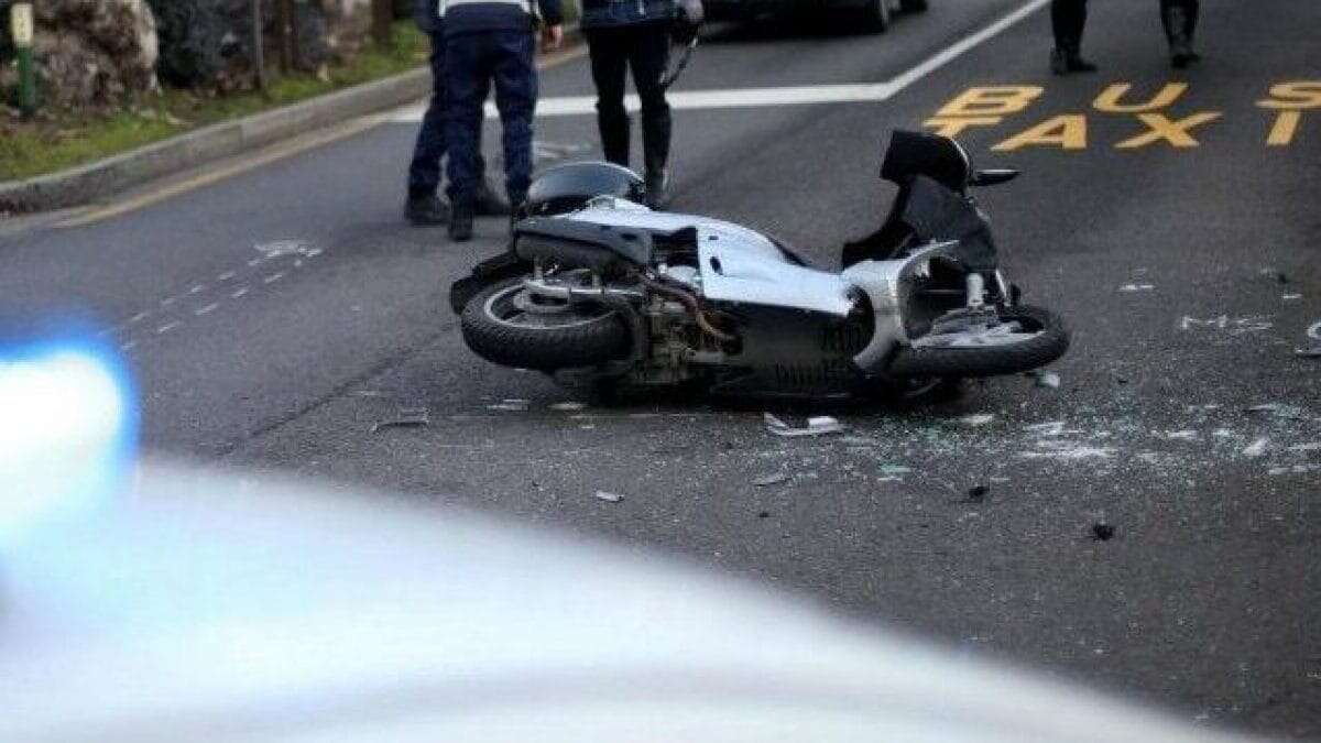 Scontro tra un'auto e una moto nel Milanese: morto un motociclista