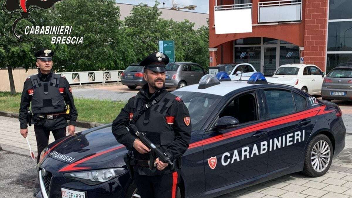 Fa sparare con il Kalashnikov contro l'ambulatorio in cui lavora l'amante: 