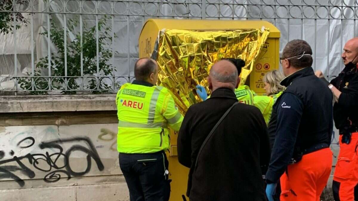 Trovato un feto morto in un cassonetto della Caritas a Milano, indaga la polizia