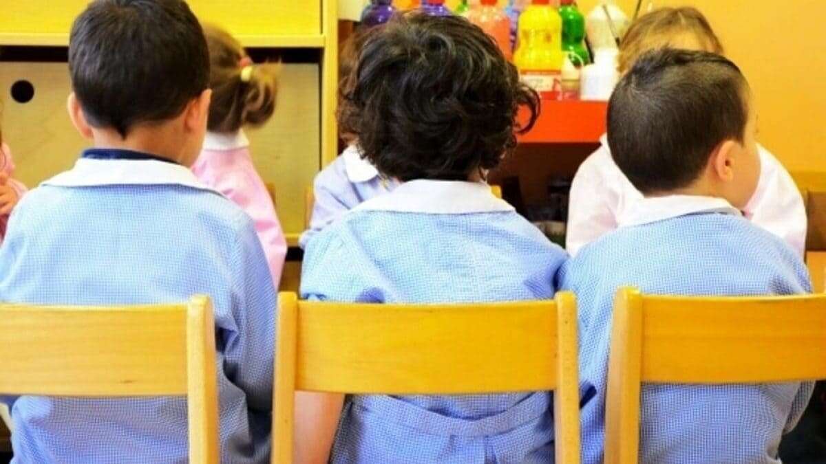 Trovato un pezzo di plastica in un panino della mensa, Milano Ristorazione ritira il pane da scuole e asili