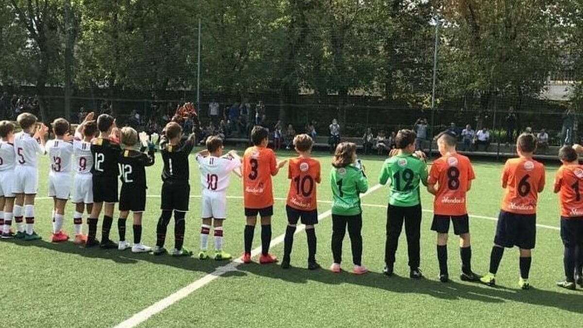 Rissa tra genitori durante una partita di calcio di bimbi di 8 anni: dirigente colpito perde un rene