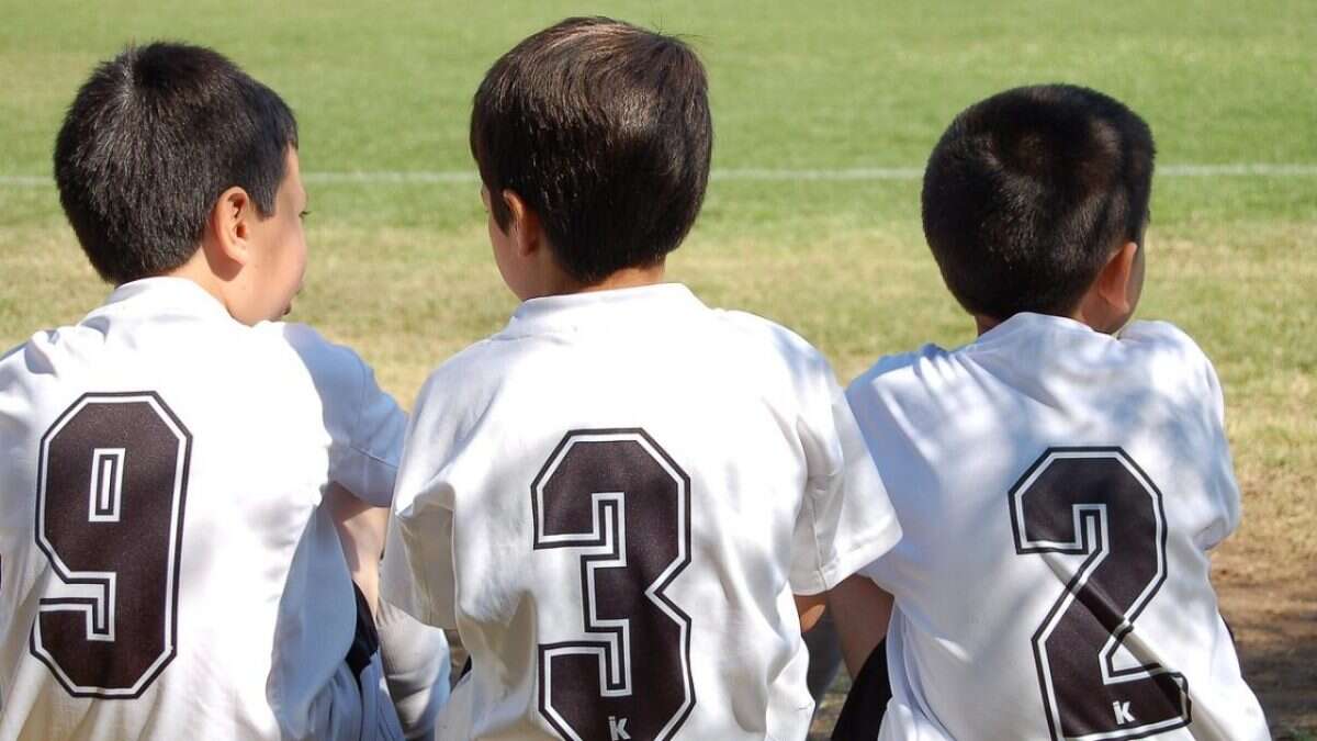 Scoppia una rissa tra genitori durante una partita di calcio fra bambini di 10 anni: emessi 6 Daspo