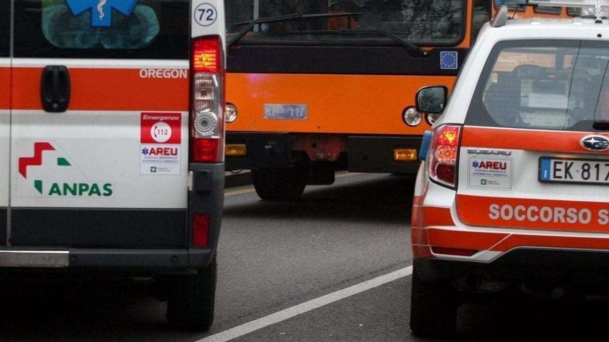 Autobus Atm travolge un pedone in viale Forlanini a Milano: morto un 48enne