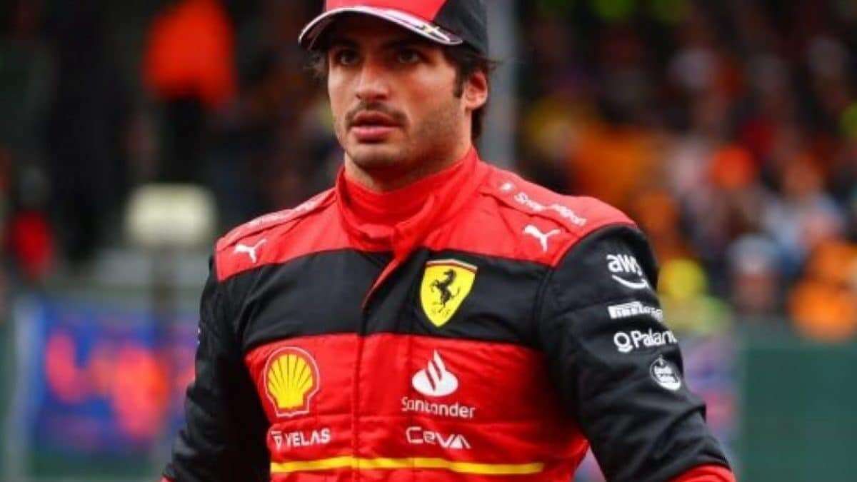 Il pilota della Ferrari Carlos Sainz rapinato a Milano: i passanti lo hanno aiutato a bloccare i ladri