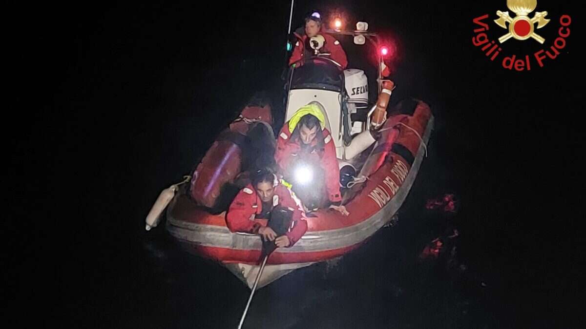 Auto sfonda parapetto e precipita nel lago di Como: si cercano due dispersi