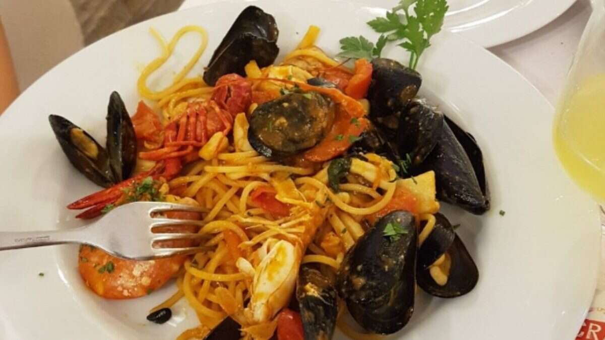 Coppia esce dal ristorante senza pagare il conto da 190 euro: 