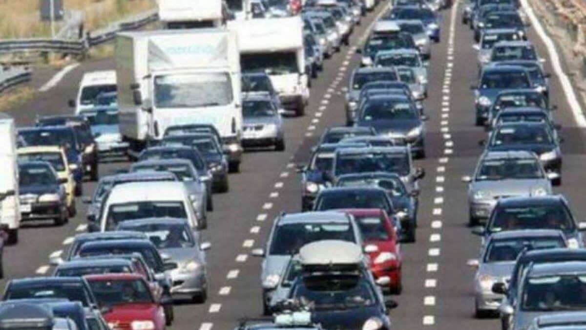 Incidente sulla autostrada A22, scontro tra diverse automobili: 60 persone coinvolte, 9 in ospedale