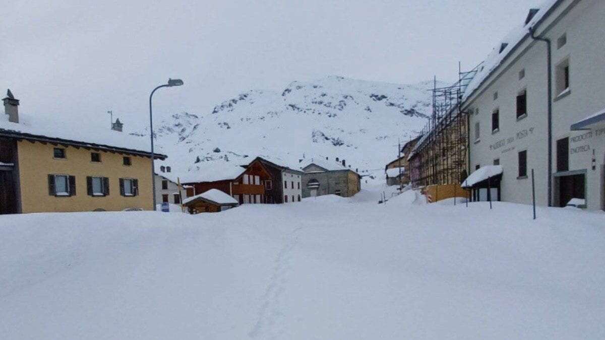 Paese della Valchiavenna isolato da tre metri di neve: 