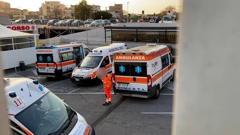 Ambulanze in ritardo e pronto soccorso nel caos a Roma: 