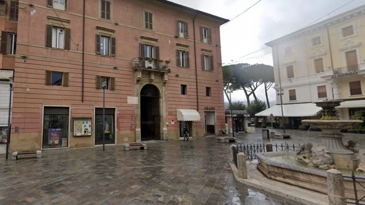 Bomba inesplosa della Seconda Guerra Mondiale nel sottotetto: evacuato il centro città a Rieti