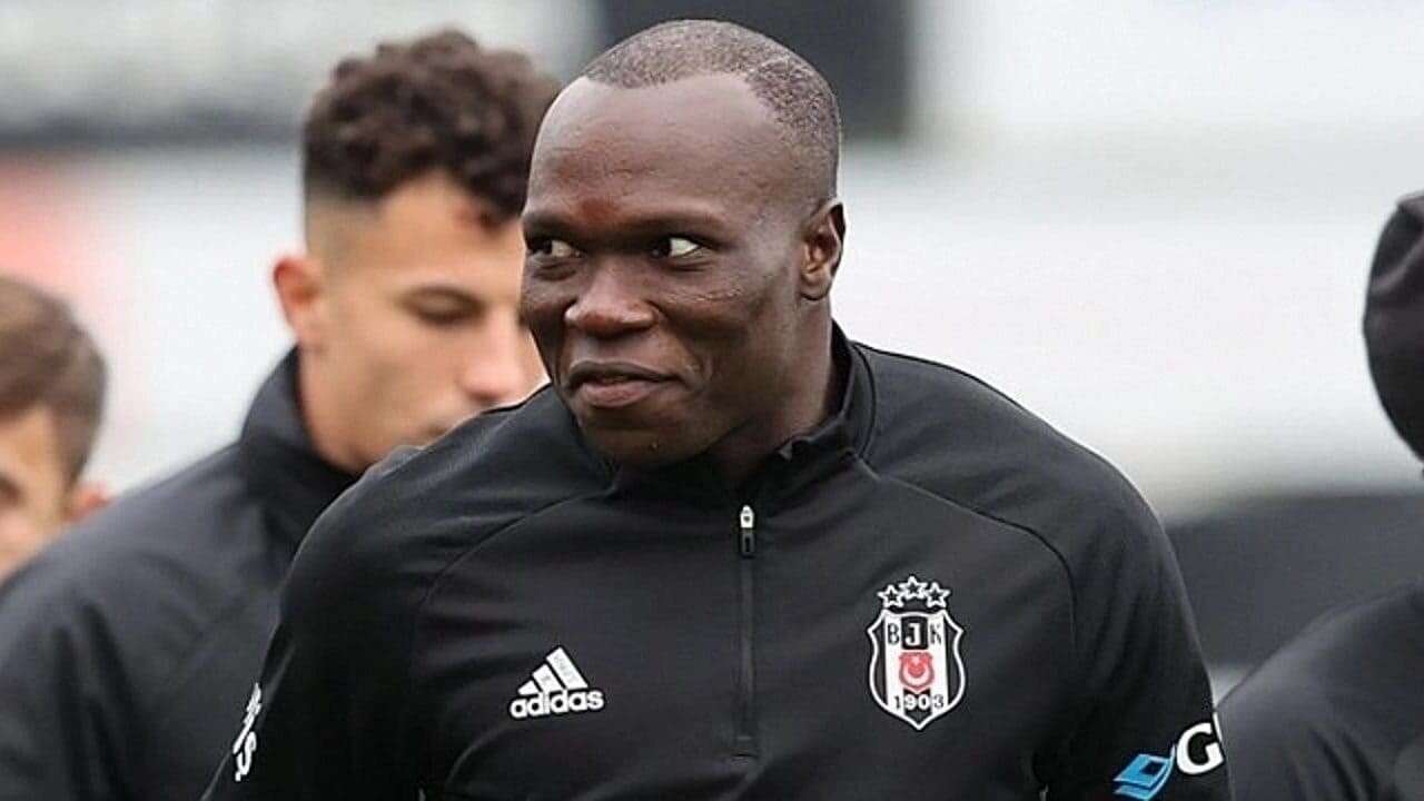 Aboubakar fuori rosa dopo un trapianto di capelli: ha usato una scusa imbarazzante per non giocare