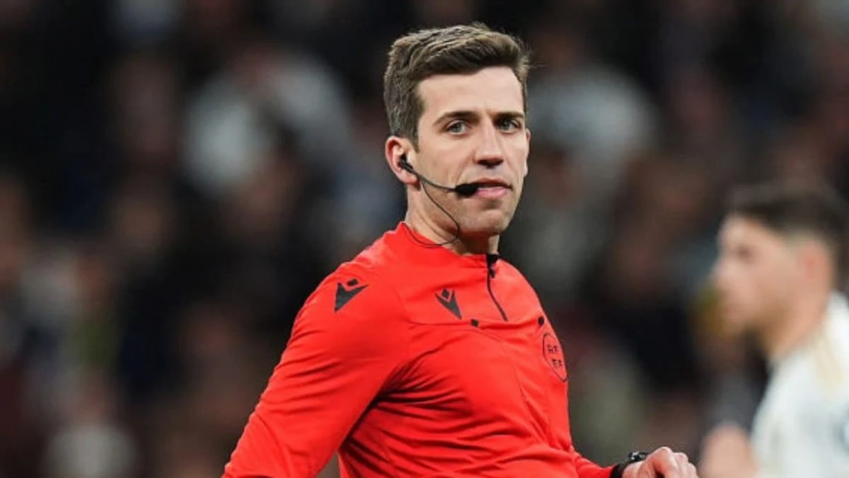 L'arbitro di Real Madrid-Siviglia non poteva arbitrare la partita: scoperto un vuoto nel regolamento