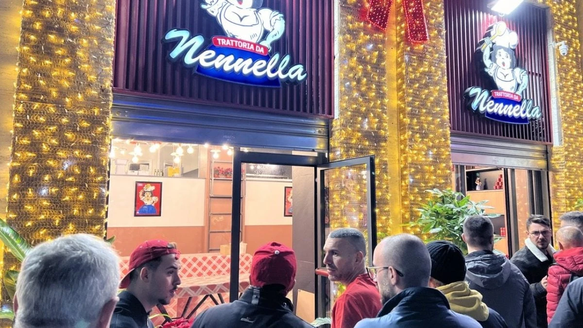 La trattoria Nennella apre in piazza Carità dopo il brutto contrattempo di qualche giorno fa