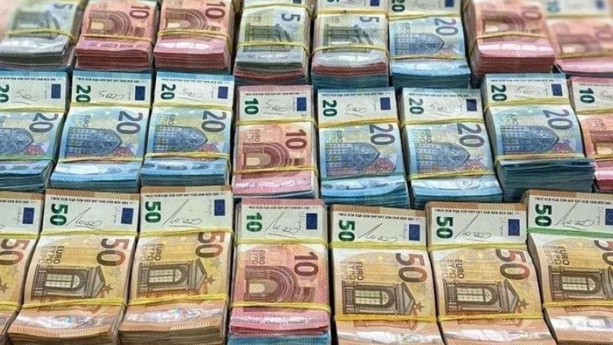 Napoli, scoperta una centrale di riciclaggio internazionale: la base a Portici e Ercolano