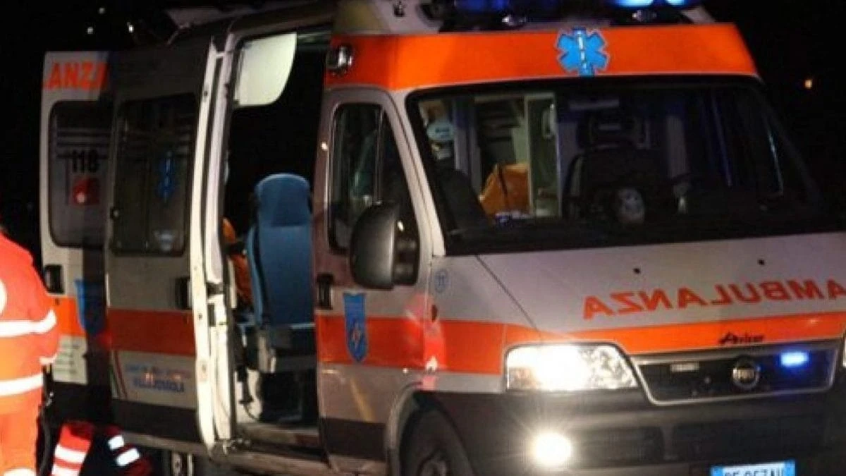 Incidente tra auto e bus a Buccino: morti marito e moglie di Pomigliano d'Arco