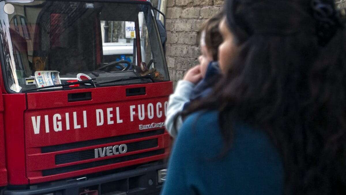 Trovato il cadavere di un uomo in un b&b a Materdei, indagini dei carabinieri