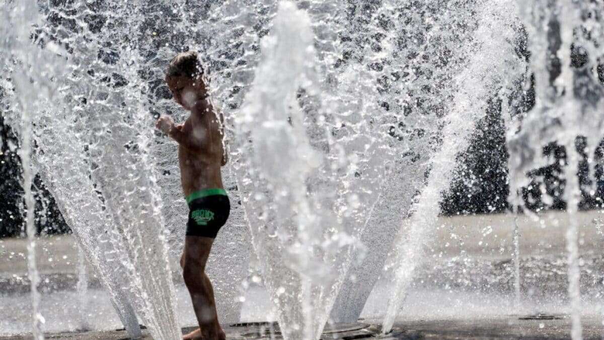 Allerta caldo in Italia, domani 29 luglio bollino arancione in una città: le previsioni meteo