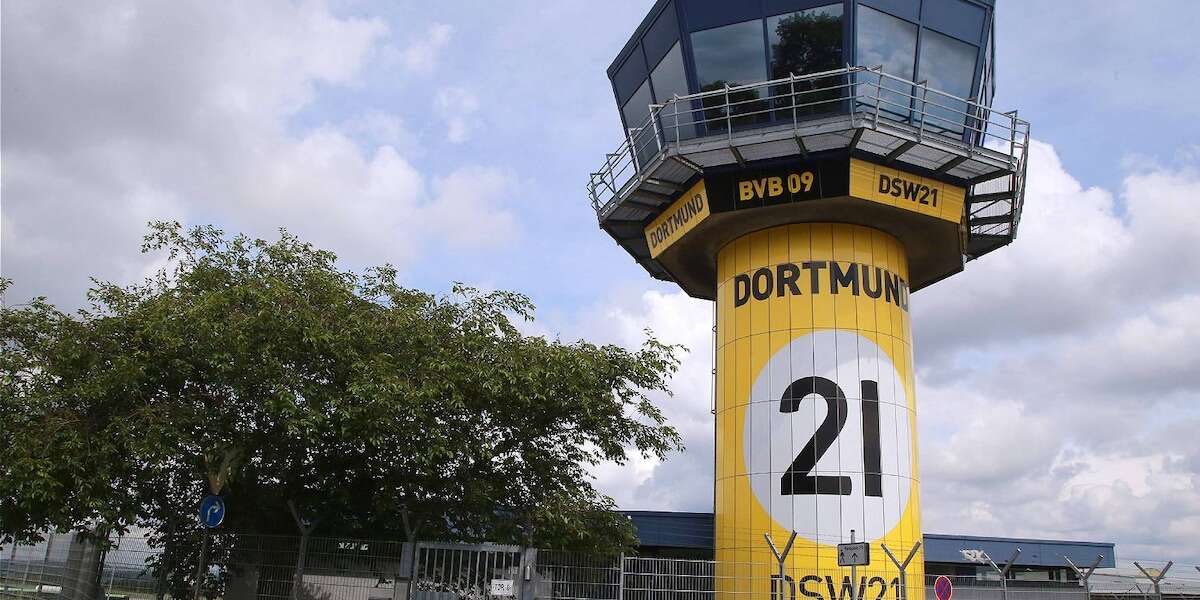 BVB-Fans protestieren gegen Ryanair-Rückzug am Dortmunder Flughafen