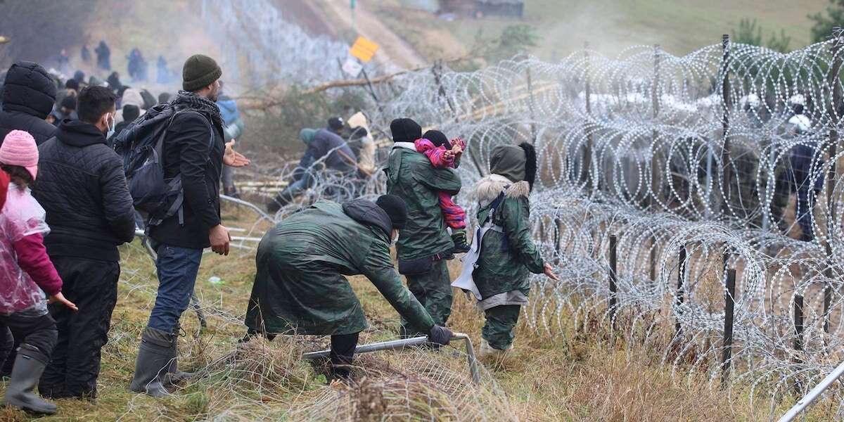 Polen setzt Asylrecht aus, weil Belarus „gewaltsamen Angriff mit Migranten“ plane