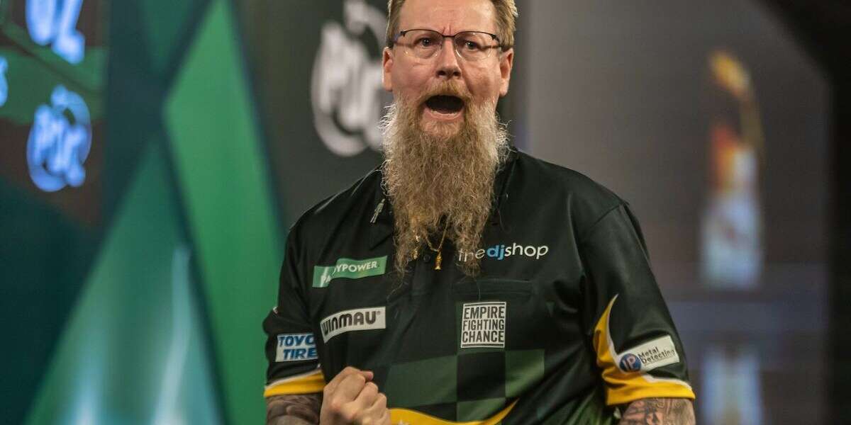 Graham Hall führt Gruppe A der zweiten MODUS Super Series-Woche an; Simon Whitlock überzeugt zum Auftakt