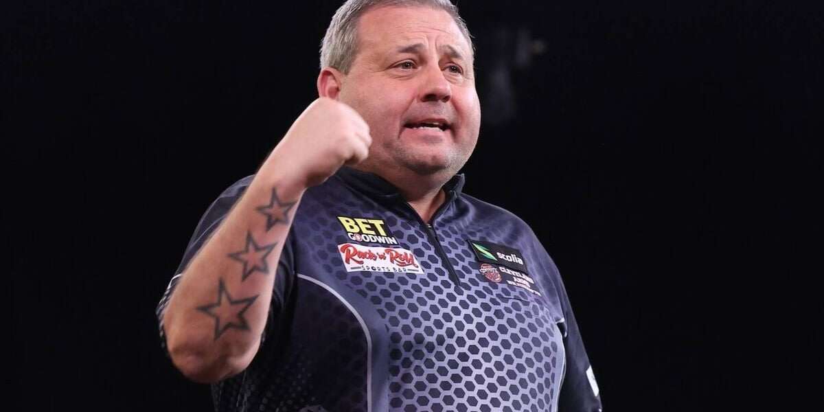 Graham Usher besiegt Leonard Gates in einer spannenden Partie, Steve Beaton und Ross Montgomery im Halbfinale der Seniors WM