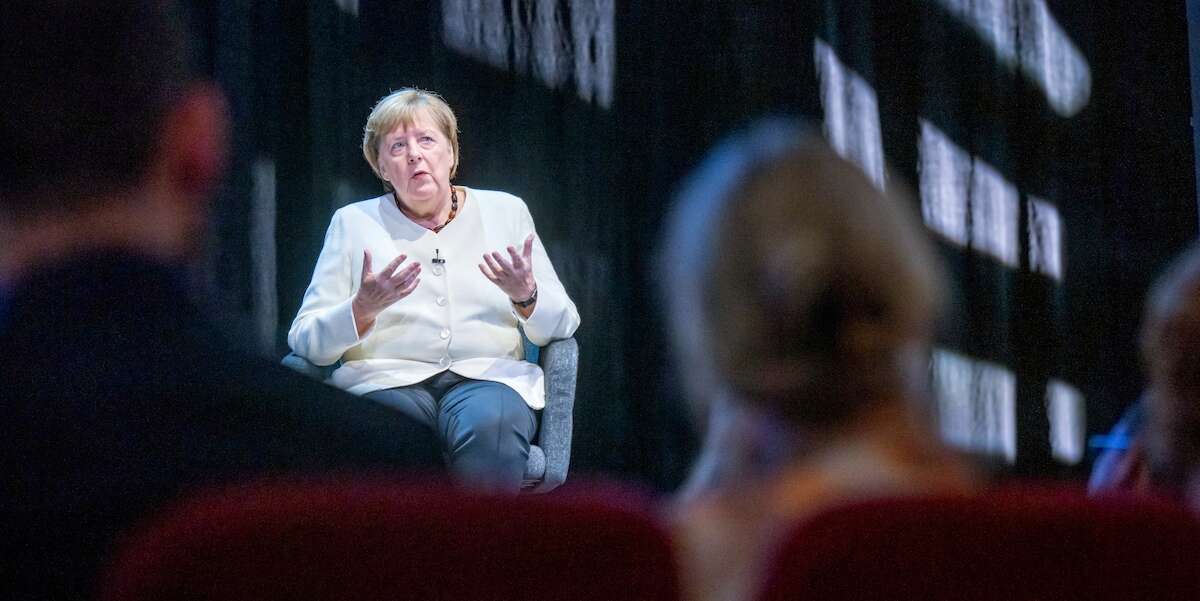 Bei der Buchvorstellung gibt Merkel auch Fehler zu und macht ein AfD-Geständnis