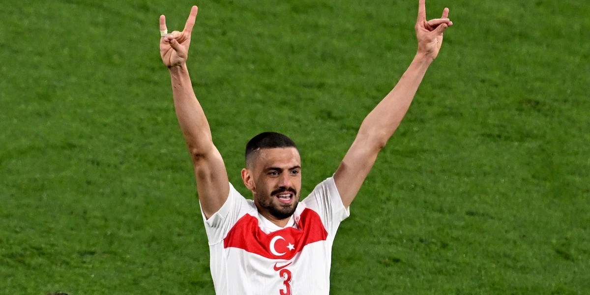 Demiral zeigt rechtsextremen Wolfsgruß - so erklärt der Stürmer die Geste